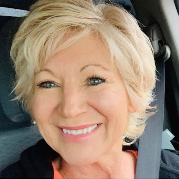 Meet your Posher, Lisa - Picture 1 of 1